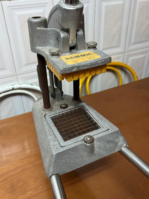 Fritadeira industrial e cortador batatas