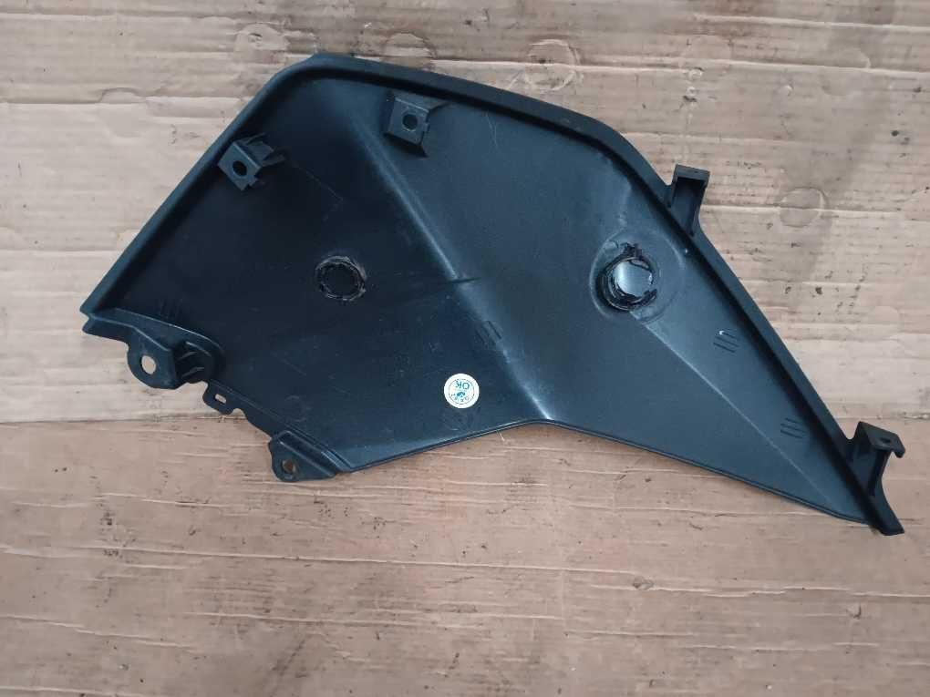 Carenagem esquerda do depósito KTM Duke 125 / 200 / 250 / 390