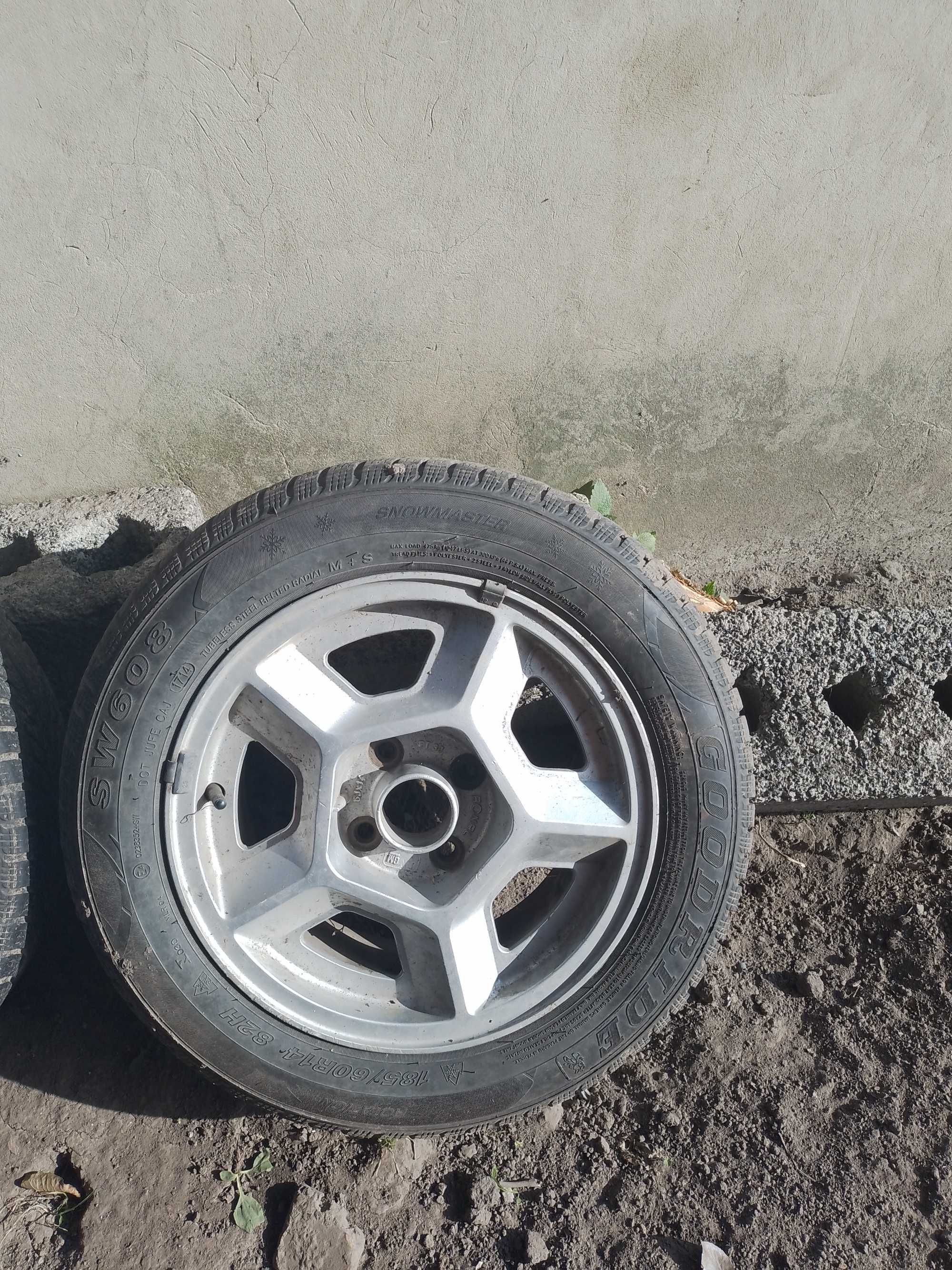 Продам титани з зимовою резиною R14