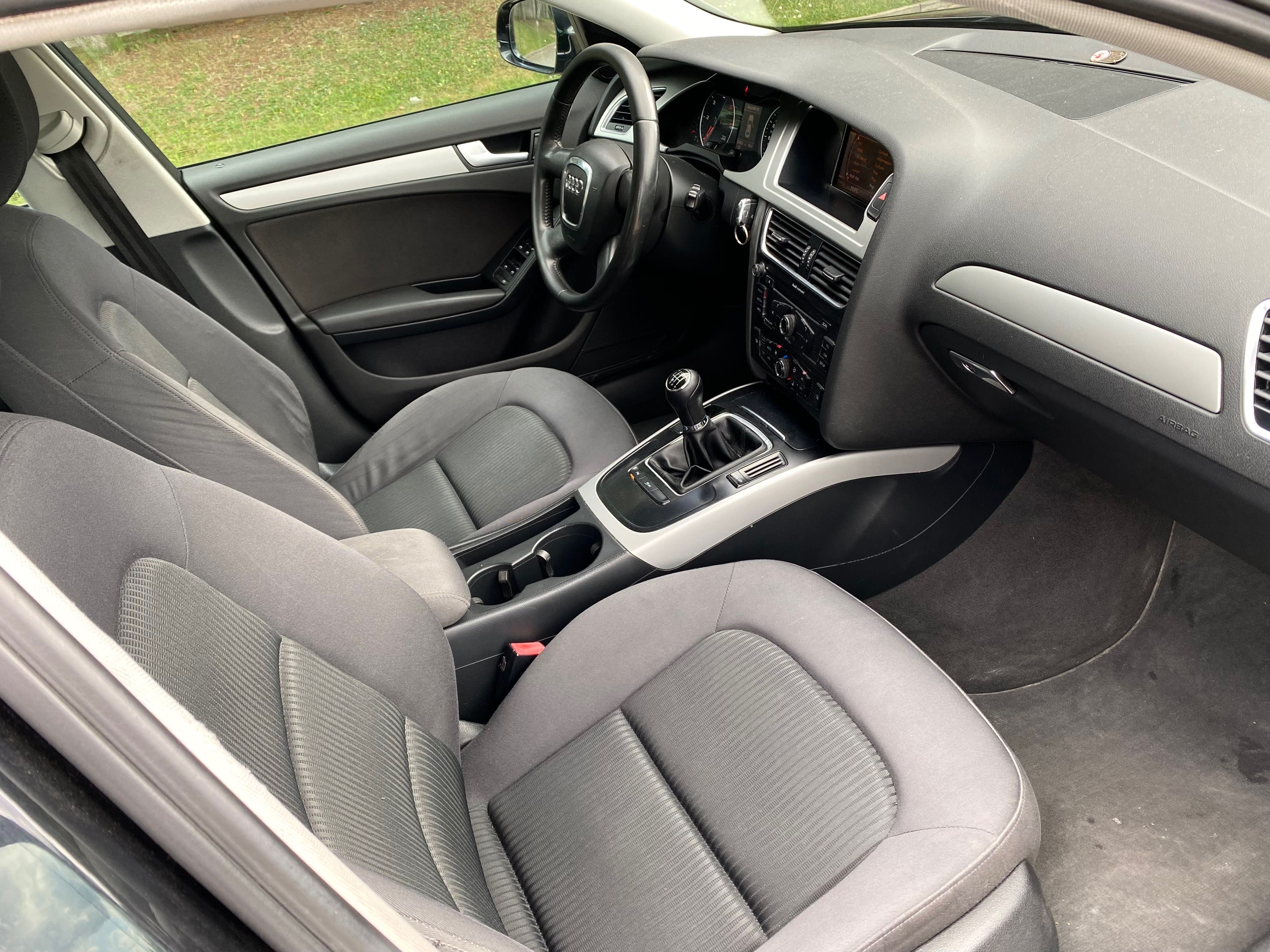 Audi A4 B8 sedan 2.0 TDI • 6 Biegów • LEDY •Xenon•alu 17•nowy rozrząd
