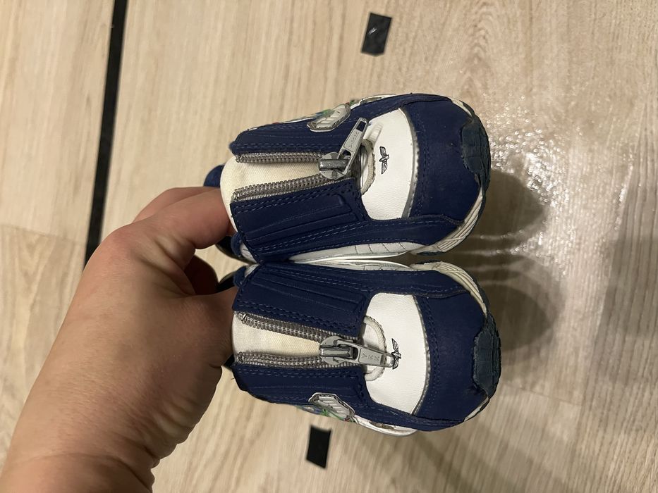 Дитячі кросівки, взуття для хлопчика 22 розмір з підошвою, яка світить