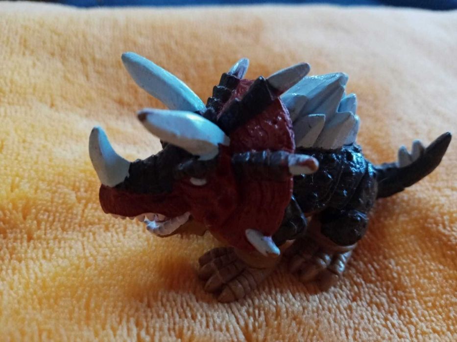 6 dinossauros varios tamanhos como novos