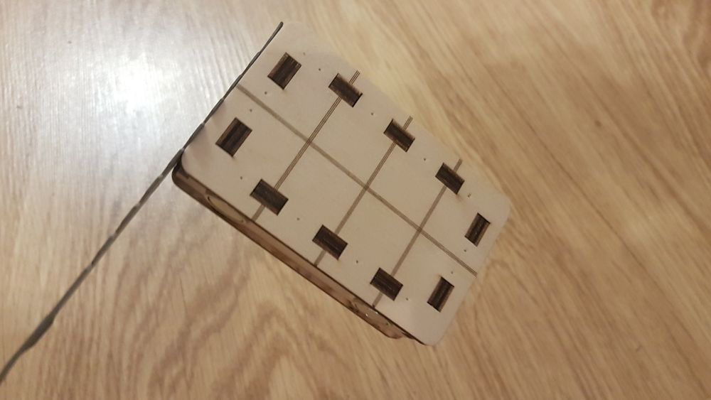 Приспособление магнит для помощи в монтаже гипсокартонных профилей.