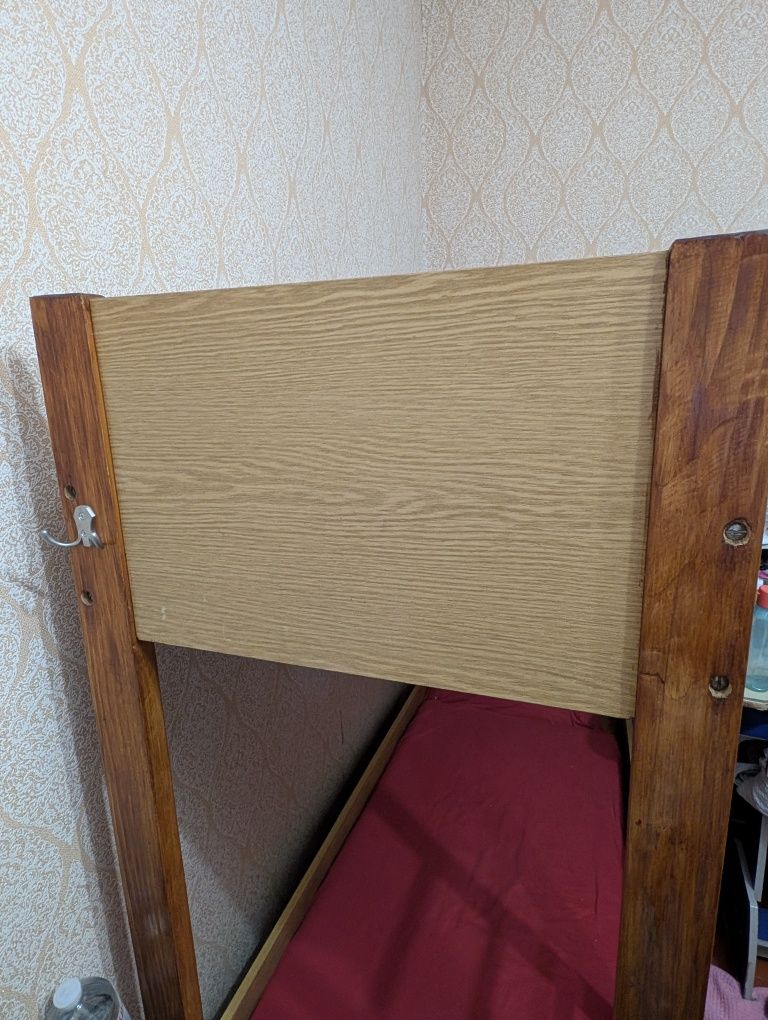 Продам хорошую двухъярусную кровать