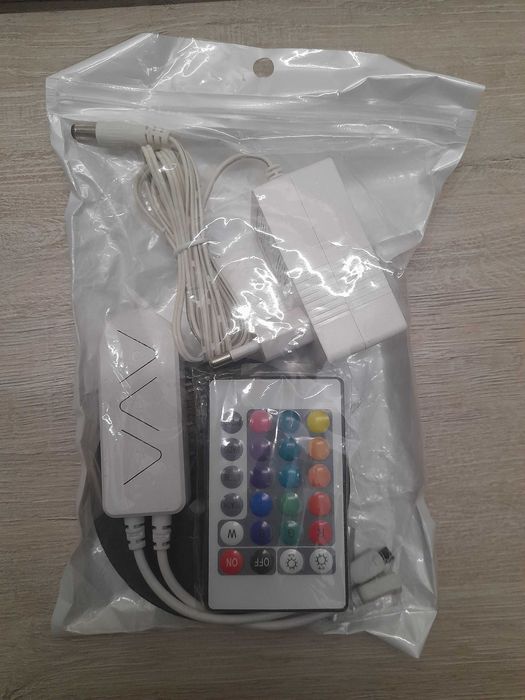 Taśma LED RGB 12V 5 m + Zestaw Akcesoriów – Pilot, Sterownik, Zasilacz