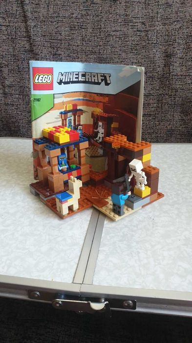 Конструктор Lego Minecraft "Торговий пост" 21167