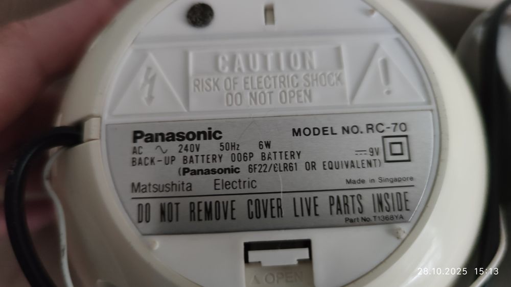 Радиоприемник ,часы, будильник Panasonic RS-70 (Made in Singapore)