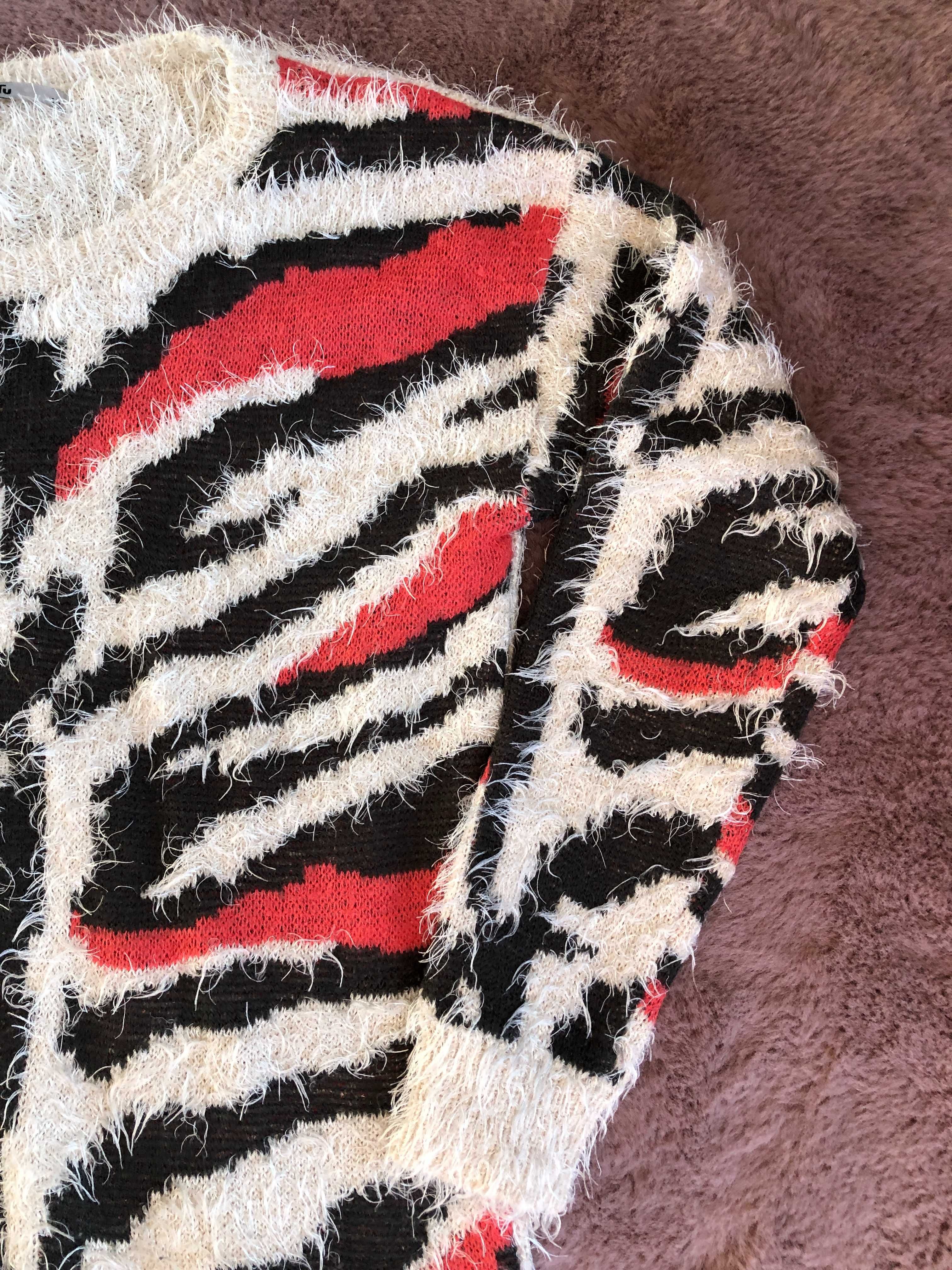Sweter TU 38 wzorzysty zebra beżowy zimowy
