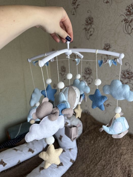 Мобиль в кроватку голубой