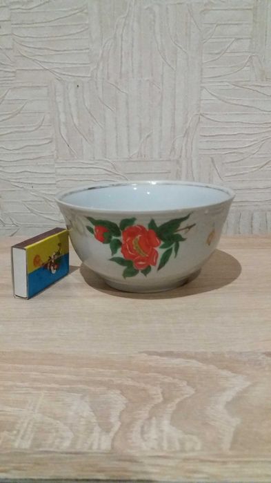 Пиала из СССР 70-х годов.Оригинальная с рельефом см.(фото)