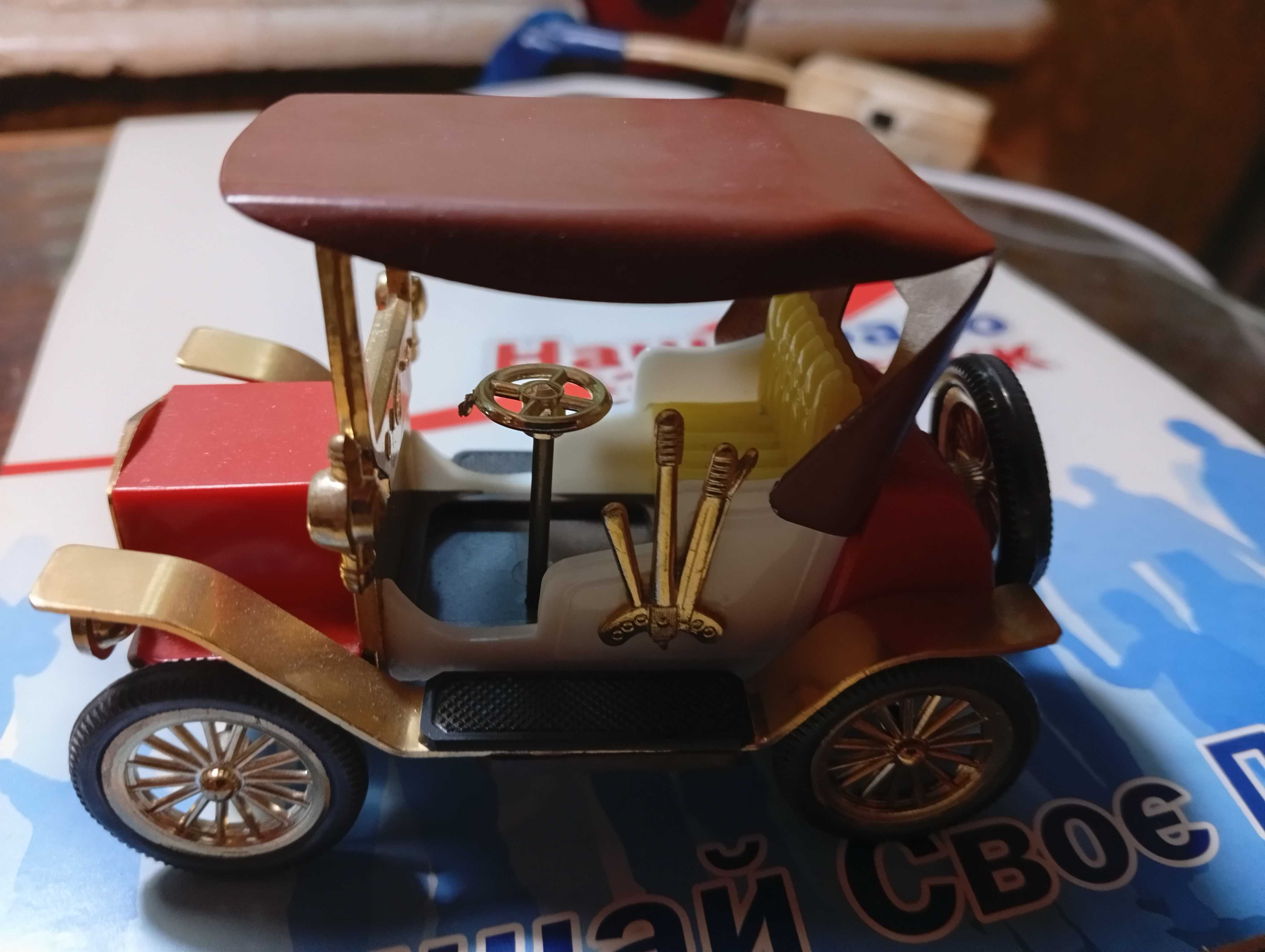 Продаю советские коллекционые модели автомобилей.