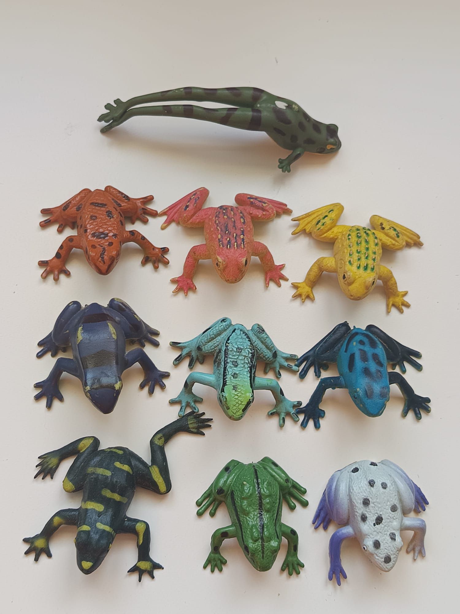 Bonecos sapos/rãs/ batráquios