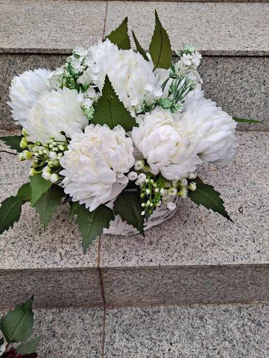 Chryzantemy mini na Pomnik sztuczne obciążone.