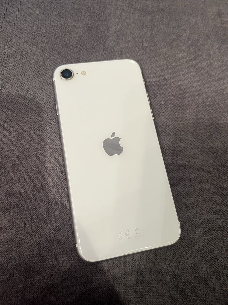 iphon se 2020 у гарному стані.
