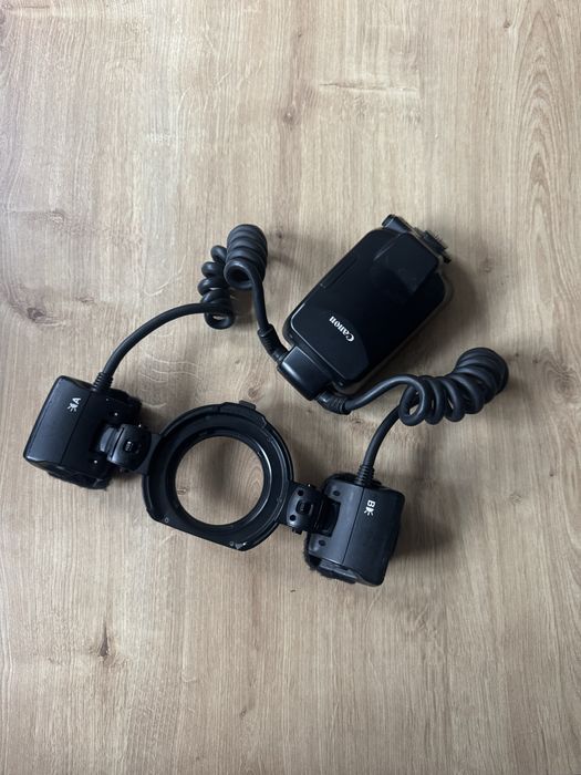 Спалах для макро зйомки Canon MT-24EX