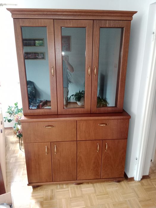 Zestaw klasycznych mebli