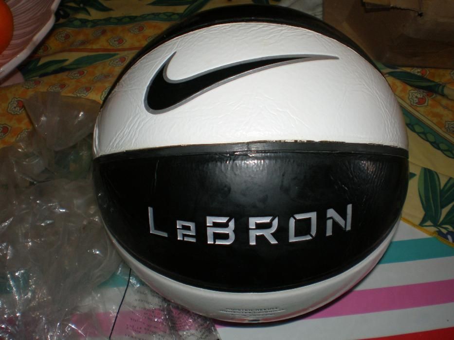Bola Basket Nike Lebron nova