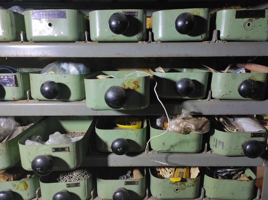 Стеллаж металлический для крепежа