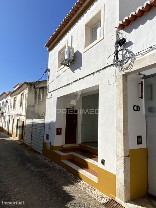 Apartamento T3, com Loja no centro de Vila Viçosa
