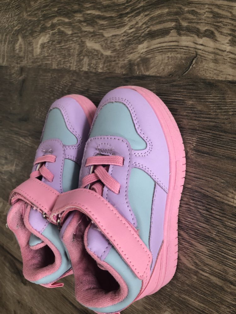 Buty dziewczece.