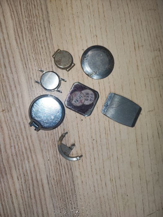 Lote tampas e caixas Omega longines tissot e peça zenith