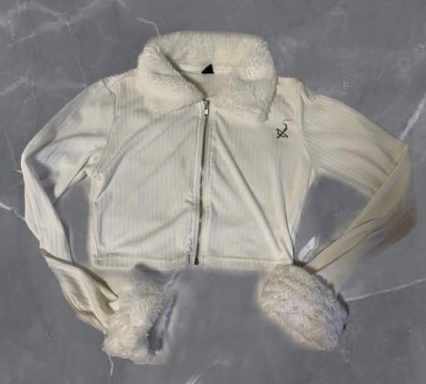 Продам стильну кофтинку