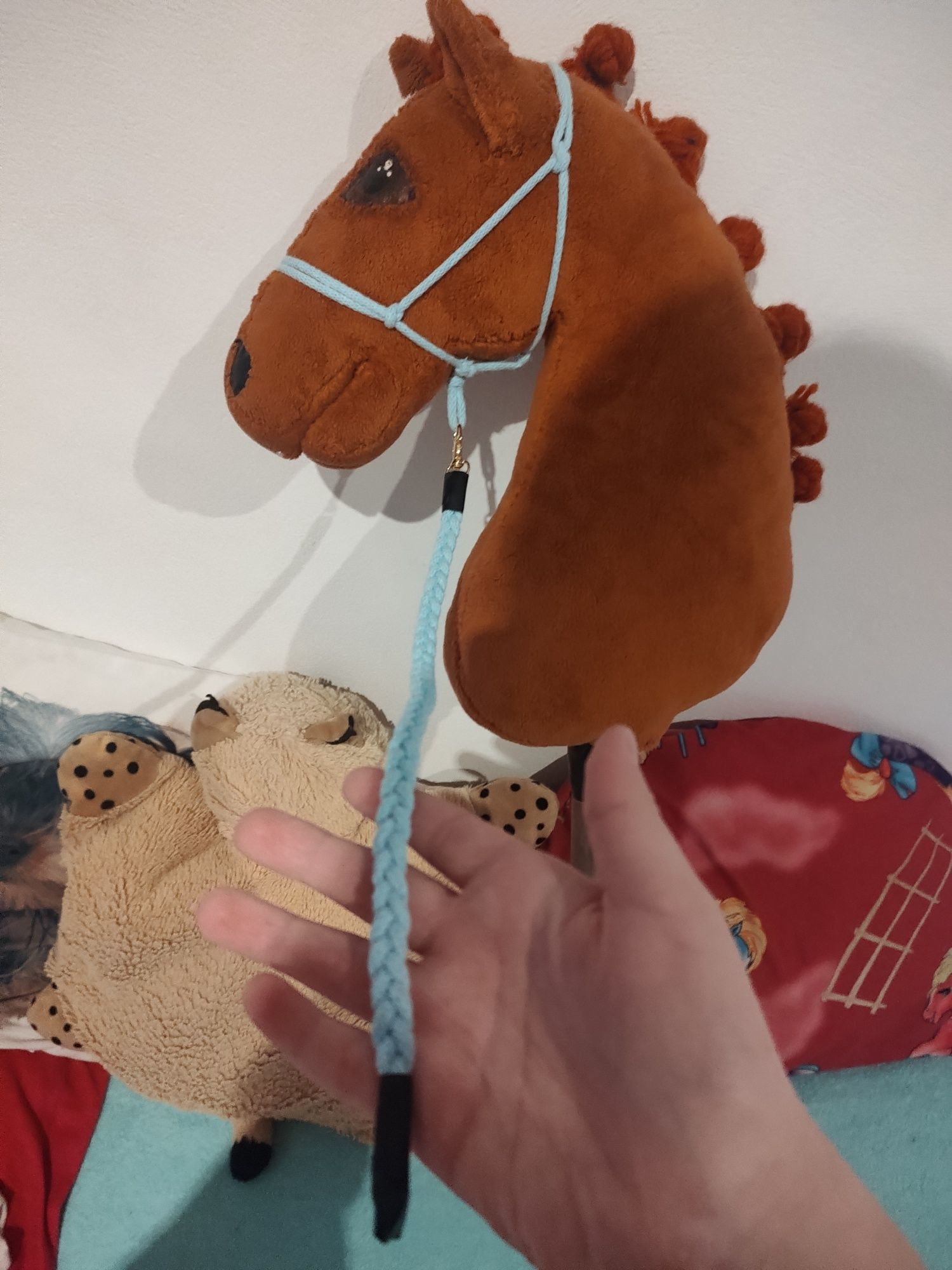 Niebieski halter z uwiązem dla hobby horse