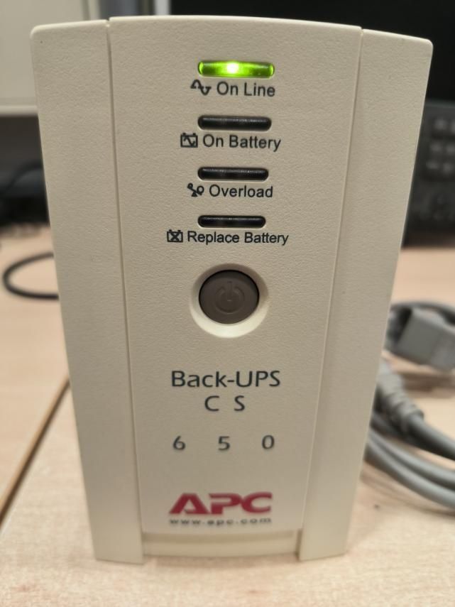 Безперебiйник APC Back-UPS 650.