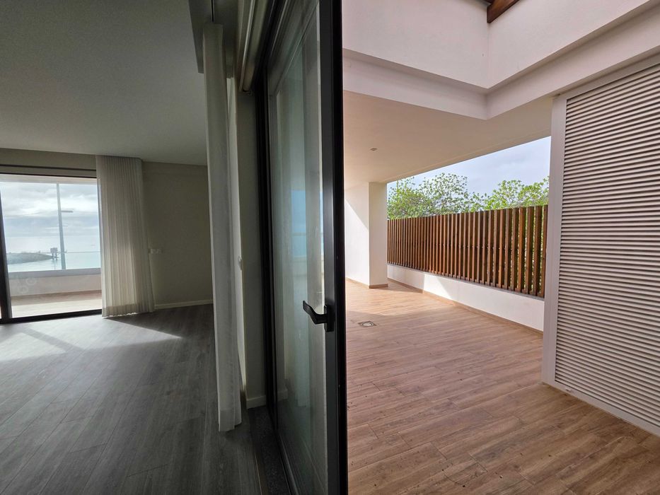 Apartamento t2 Santiago ( Sesimbra )  primeira linha vista de mar .