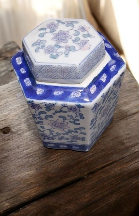 Caixinha em porcelana lindíssima