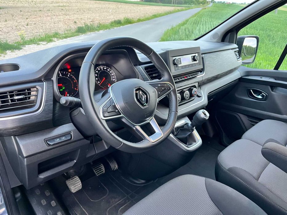 Wynajem Busa Long 9-osobowego-Konfort Mobilność Wakacje Lotniska Taxi