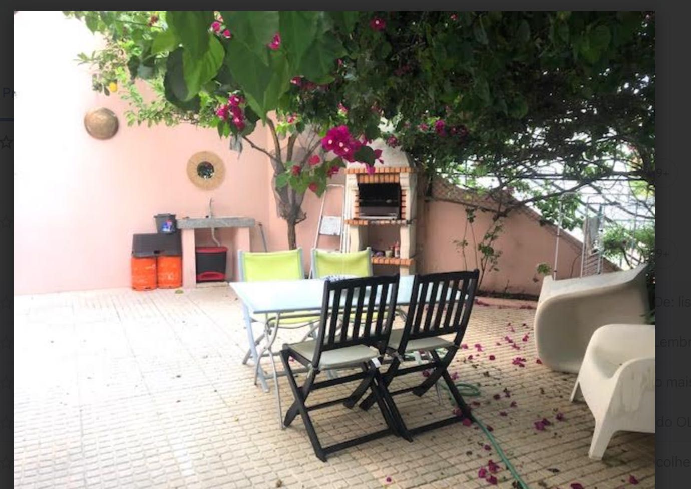 Quarto Sesimbra com muita luz, sossegado e varanda privativa.