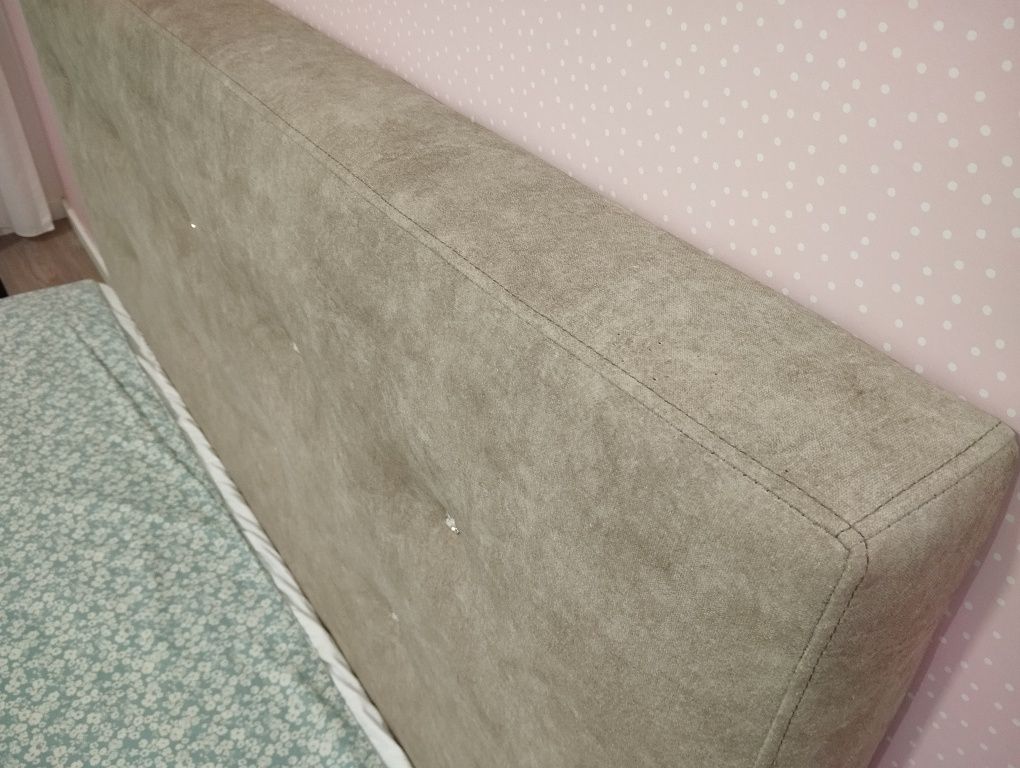 Cama estofada com banqueta 1,60 x 2,00m