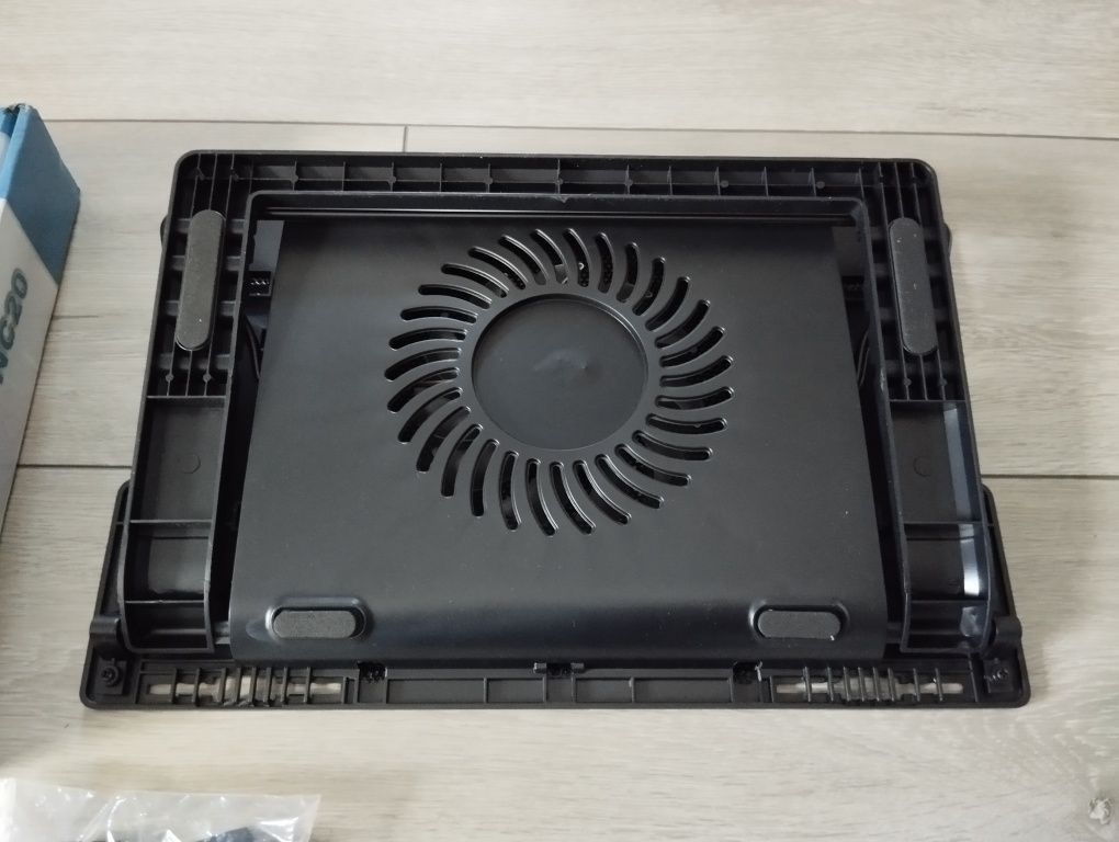 Podstawka chłodząca pod laptopa