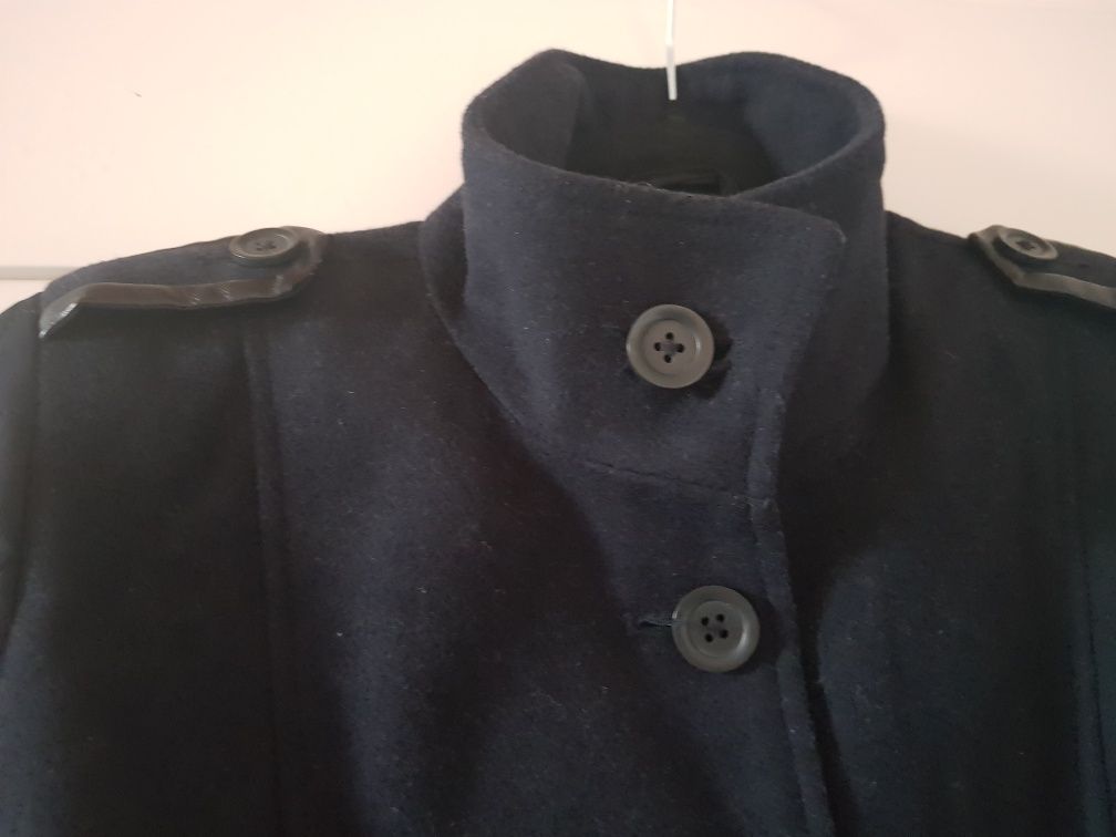Granatowy płaszcz, mundur