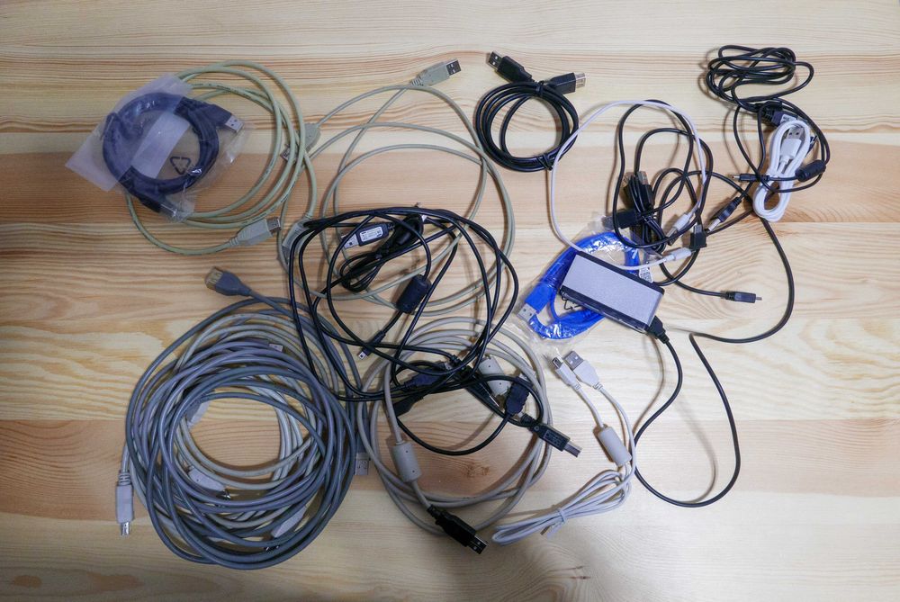 Wielka wyprzedaż kabli komputerowych, audio, video itd. (ok 150 sztuk)