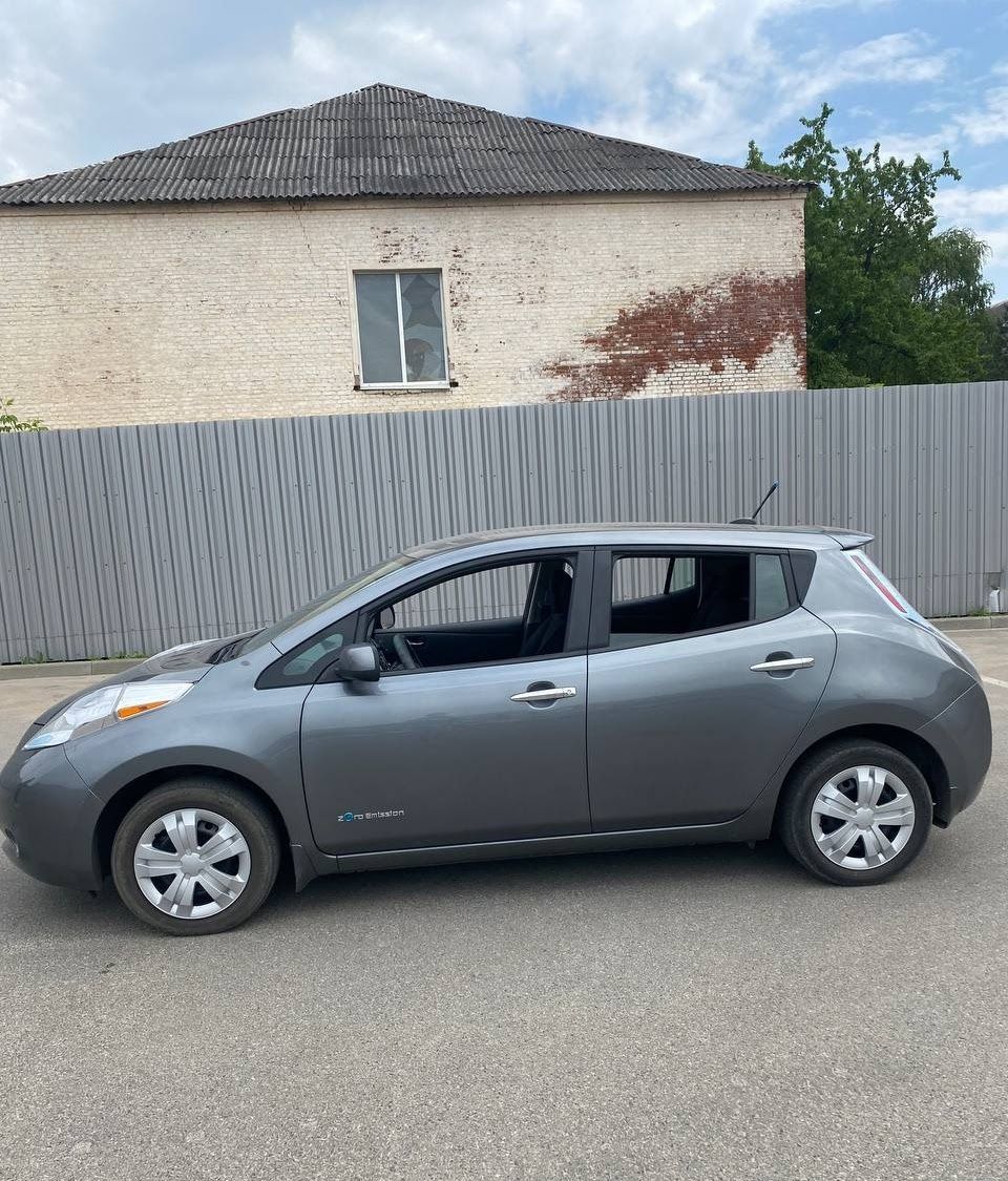 Аренда Nissan Leaf 3300 без залога