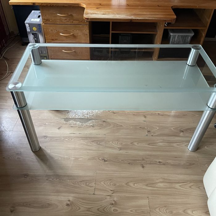 Szklany stół do salonu