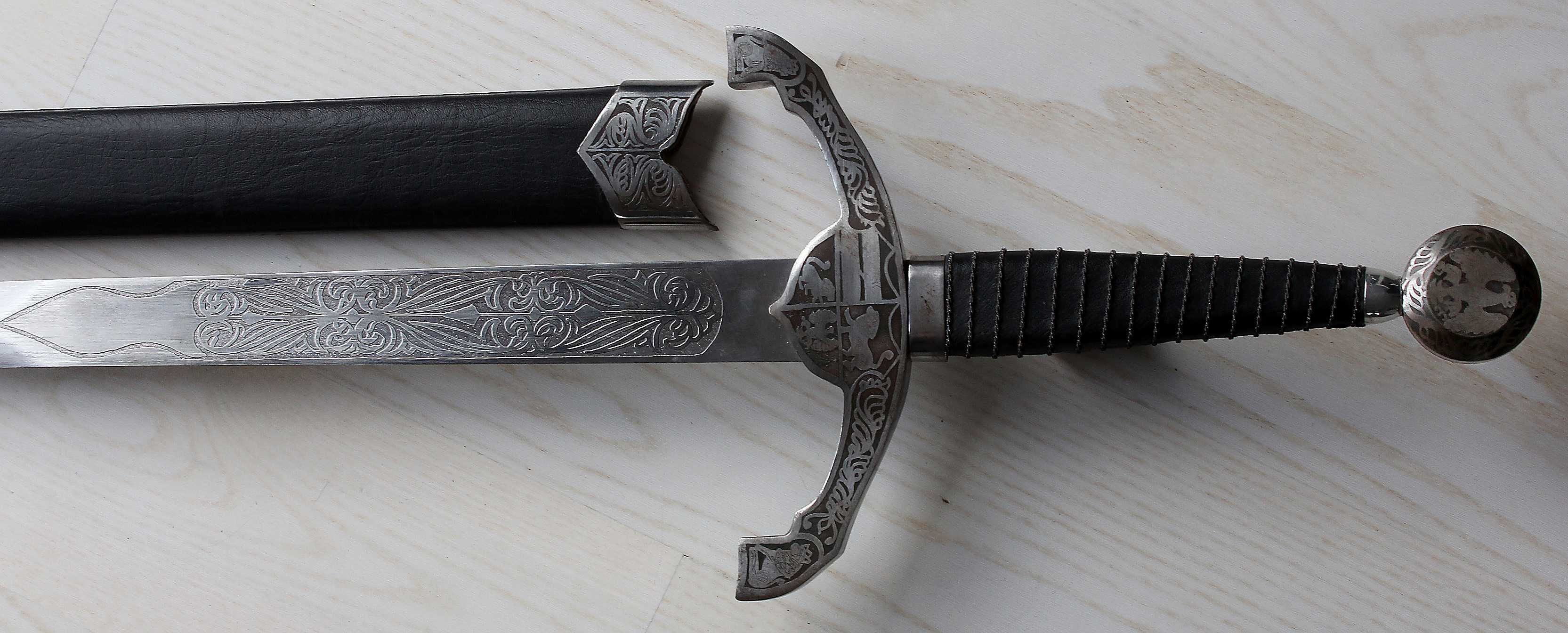 Piękny miecz rycerski średniowieczny dwuręczny z pochwą