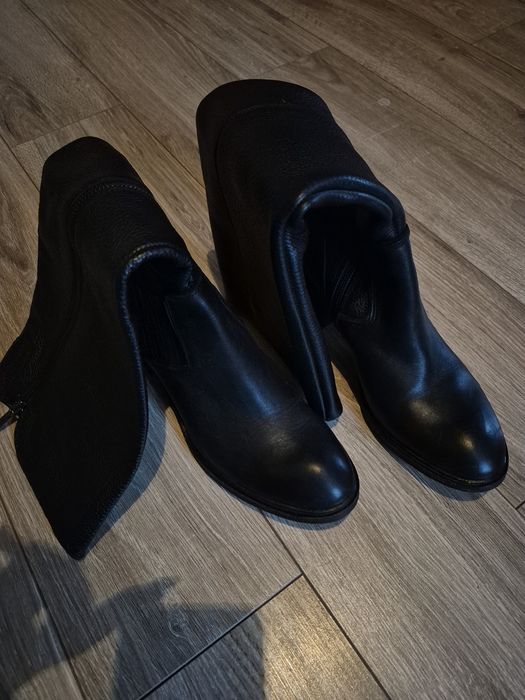 Eleganckie skórzane kozaki luksusowej marki Donald J. Pliner