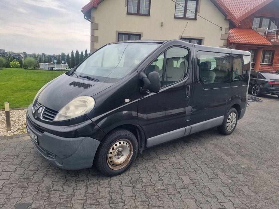Renault Trafic 2.0 DCI  9 osobowy tył drzwi klimatyzacja