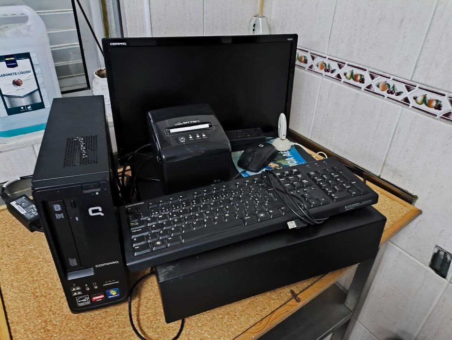 Computador com caixa registadores e Impressora Térmica
