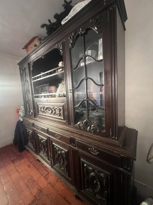 Armario de madeira maciça