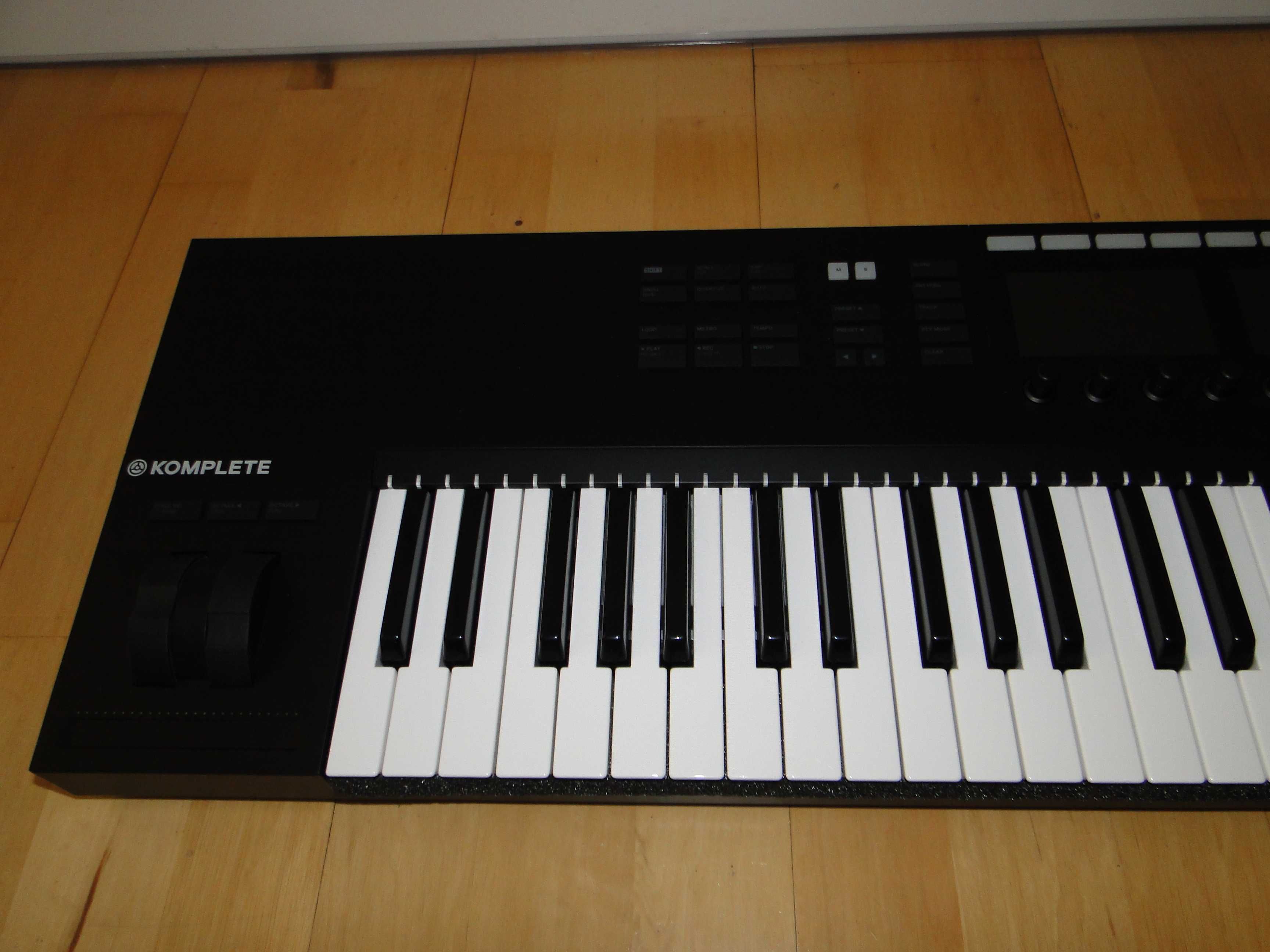 Zawodowa Klawiatura Sterująca Native Instruments Komplete Kontrol S61