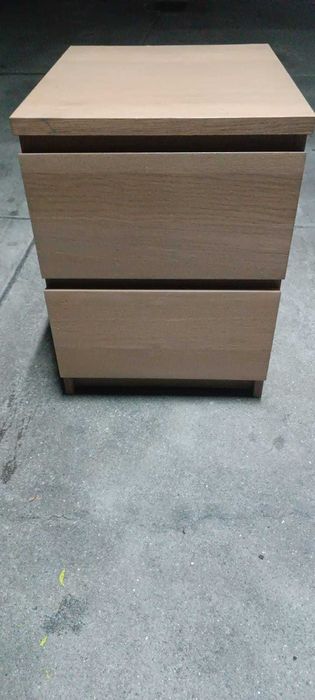 Mesa de cabeceira/ comoda malm ikea