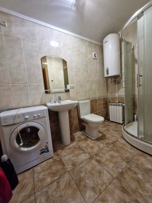 Продаж будинку 214  кв. метрів в 40 км від Києва.