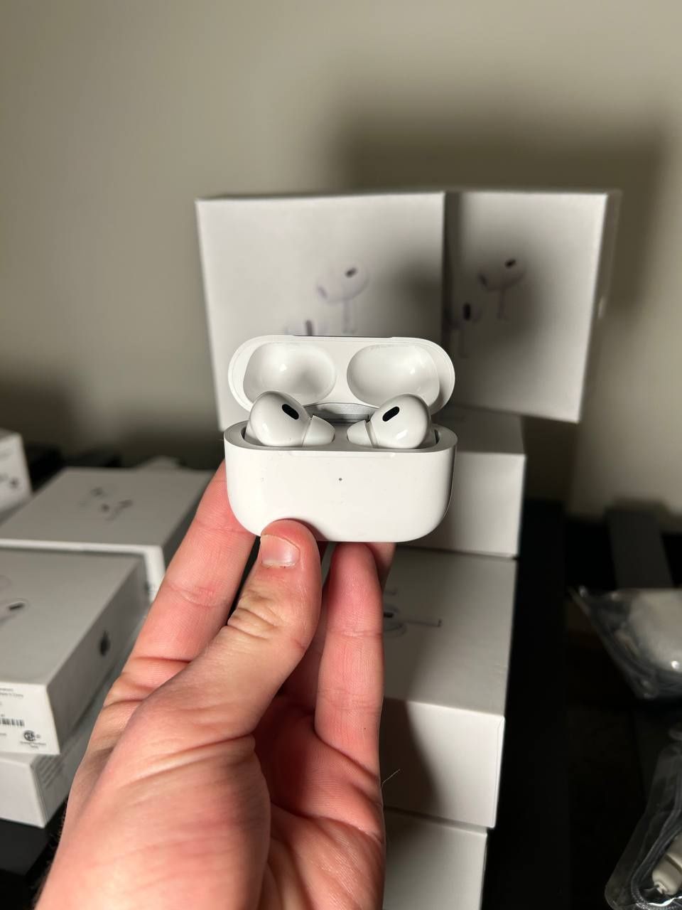 Продам навушники AirPods Pro 2 топ за свої гроші 

Price:
Для себе - 9