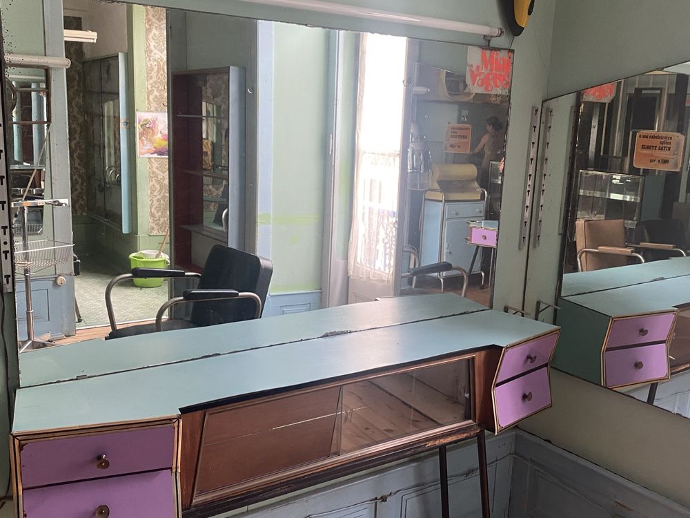 Conjunto de moveis vintaje de salão de cabeleireiro