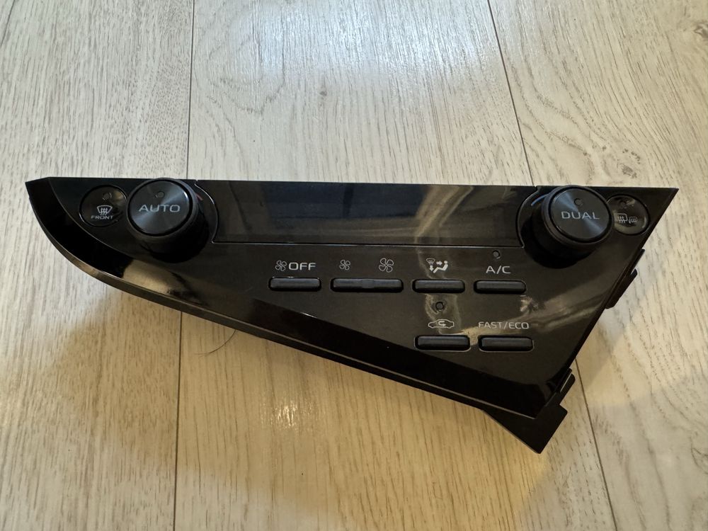 Panel klimatyzacji camry viii 2018+ 55900  33M80