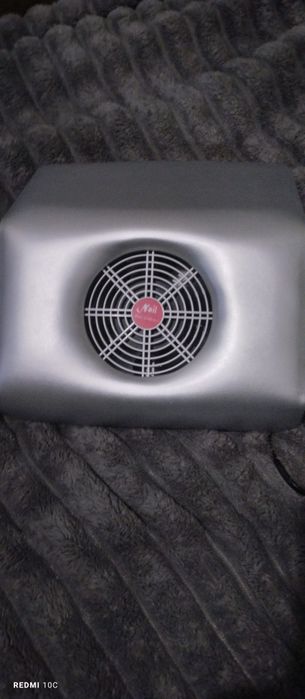 Витяжка для манікюру та стерелізатор інструментів